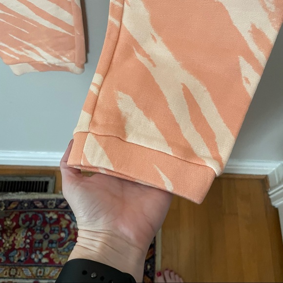 NWT Sweaty Betty Essentials Sweatshirt and Joggers Set - Picture 7 of 16